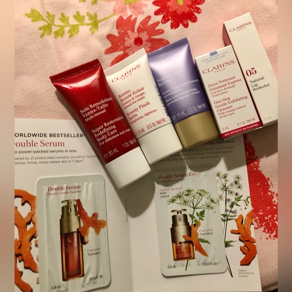 Clarins skincare and body care set with floral tote bag - Picture 8 of 8